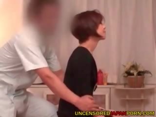 Ongecensureerde japans x nominale klem massage kamer porno met extraordinary milf