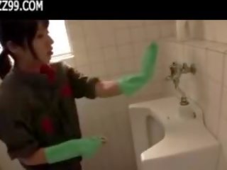 Mosaic: enchanting καθαριστής δίνει geek για τσιμπούκι σε lavatory 01